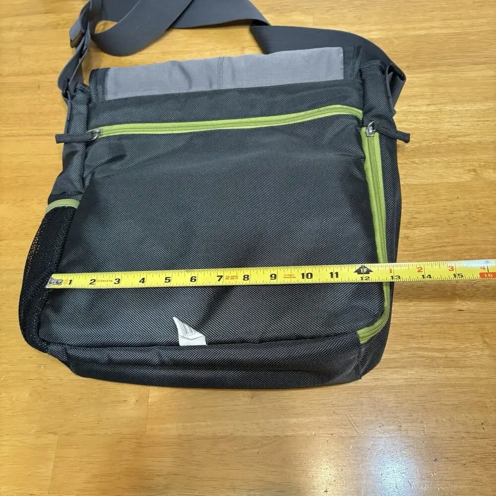 Columbia Messenger Diaper‎ Bag Timeless Travel w Thermal Bottle Chamber Gray F5